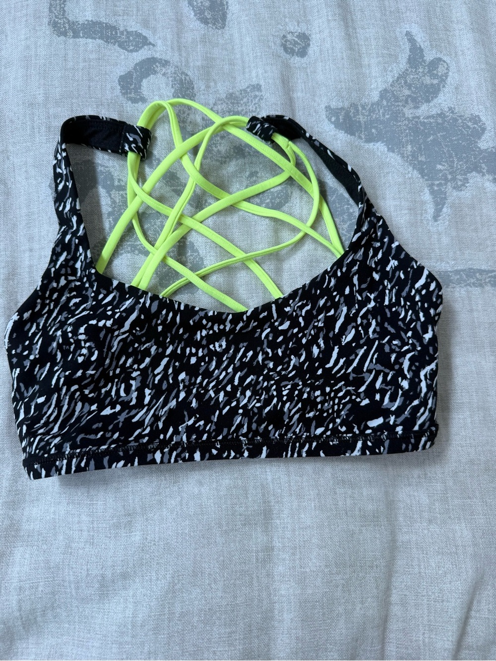 lululemon athletica Size 4 BlackPrinted Sports Bra with Neon Yellow Strappy Back